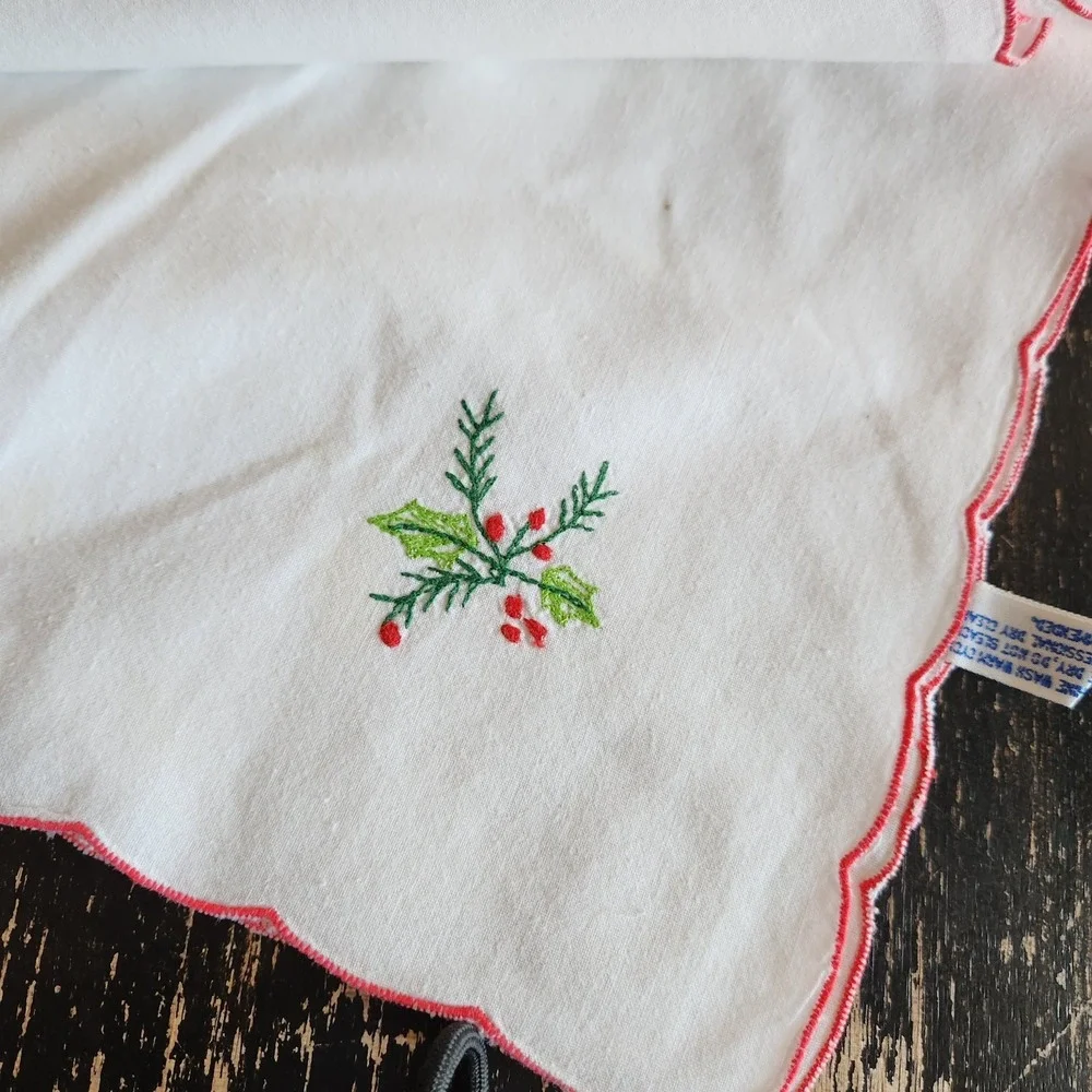 Imperial Elegance Napkins‎ HOLLY Scalloped 100% Cotton 15